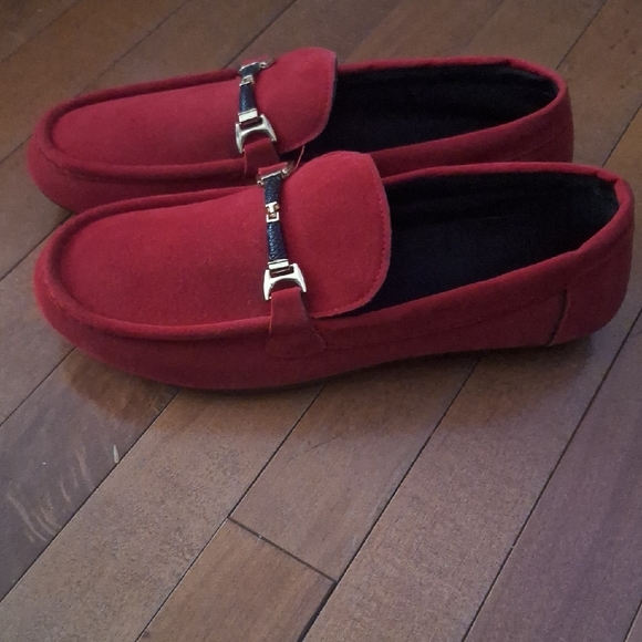Vibrant Red Suede Slip-On Loafers with Silver Accent - Picture 2 of 3